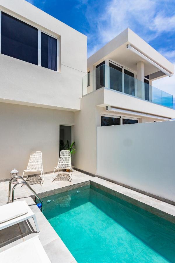 Ada Villa *